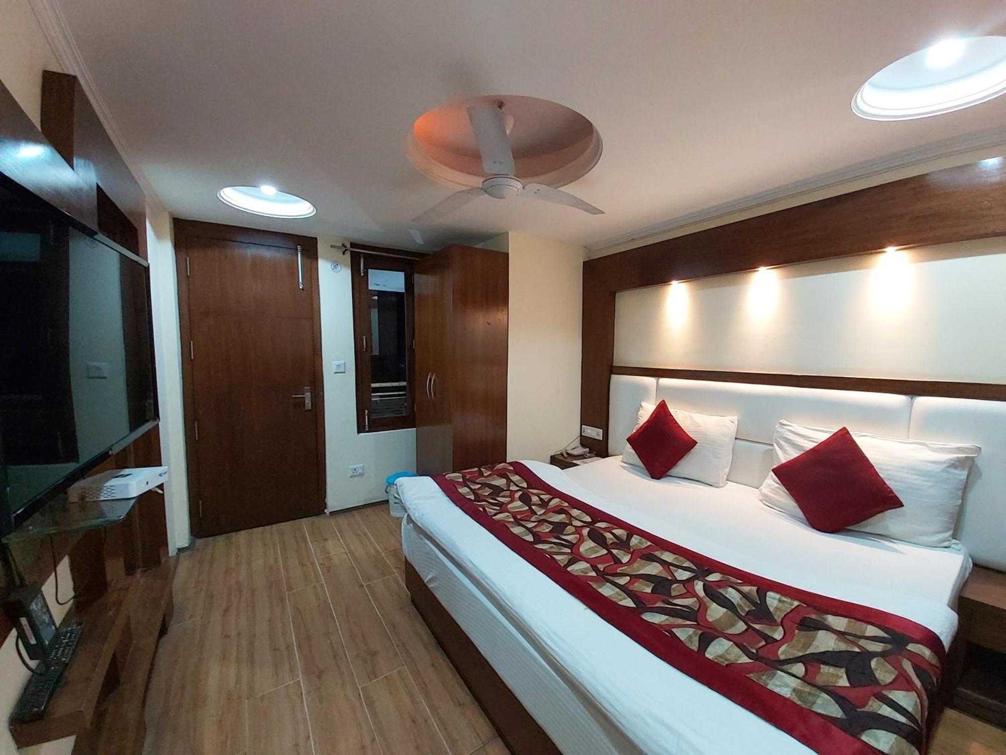 Goroomgo Moon Nainital Near Naini Lake - Parking & Lift Facilities -Hygiene And Spacious Room - Best Seller Exterior photo